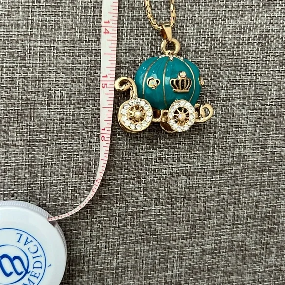NWOT Betsey Johnson Cinderella Gold Pendant Necklace - Picture 6 of 6